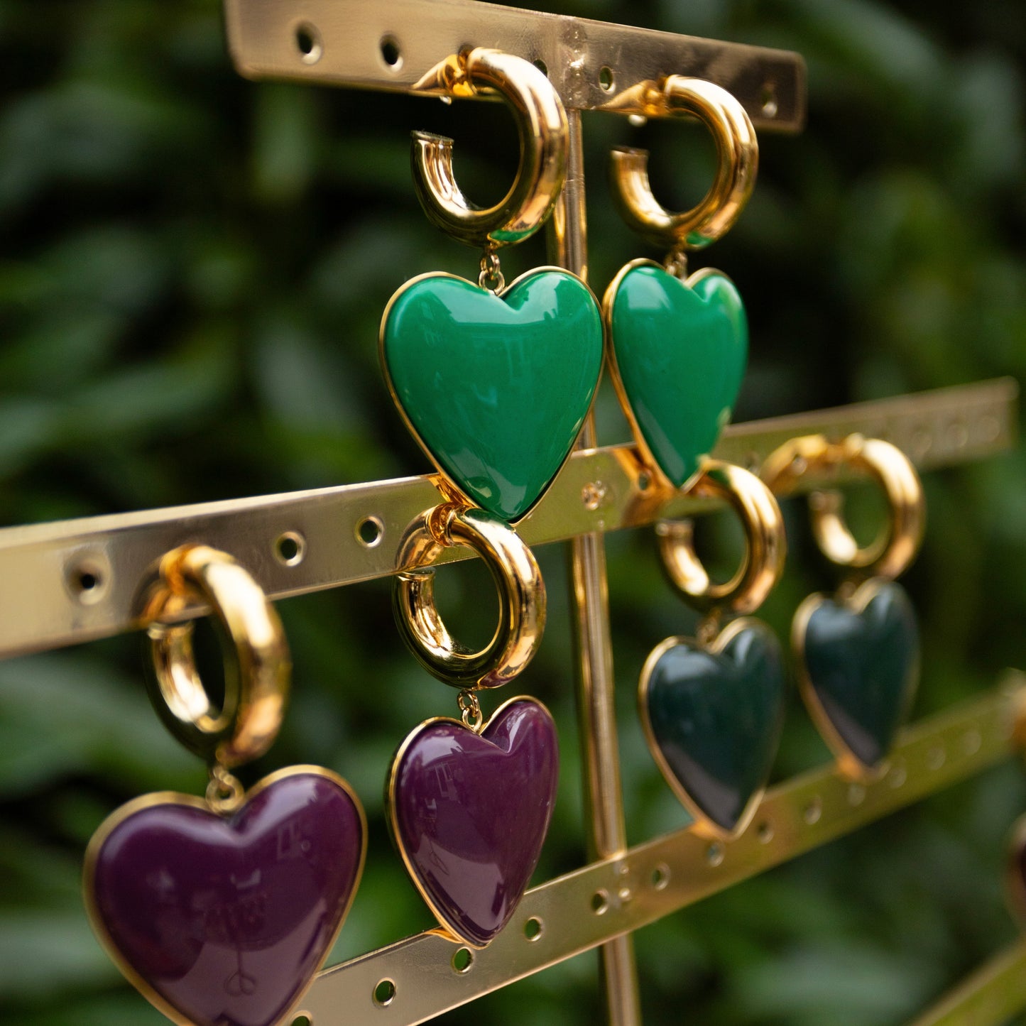 LOVEHEART DONKER GROEN OORBELLEN