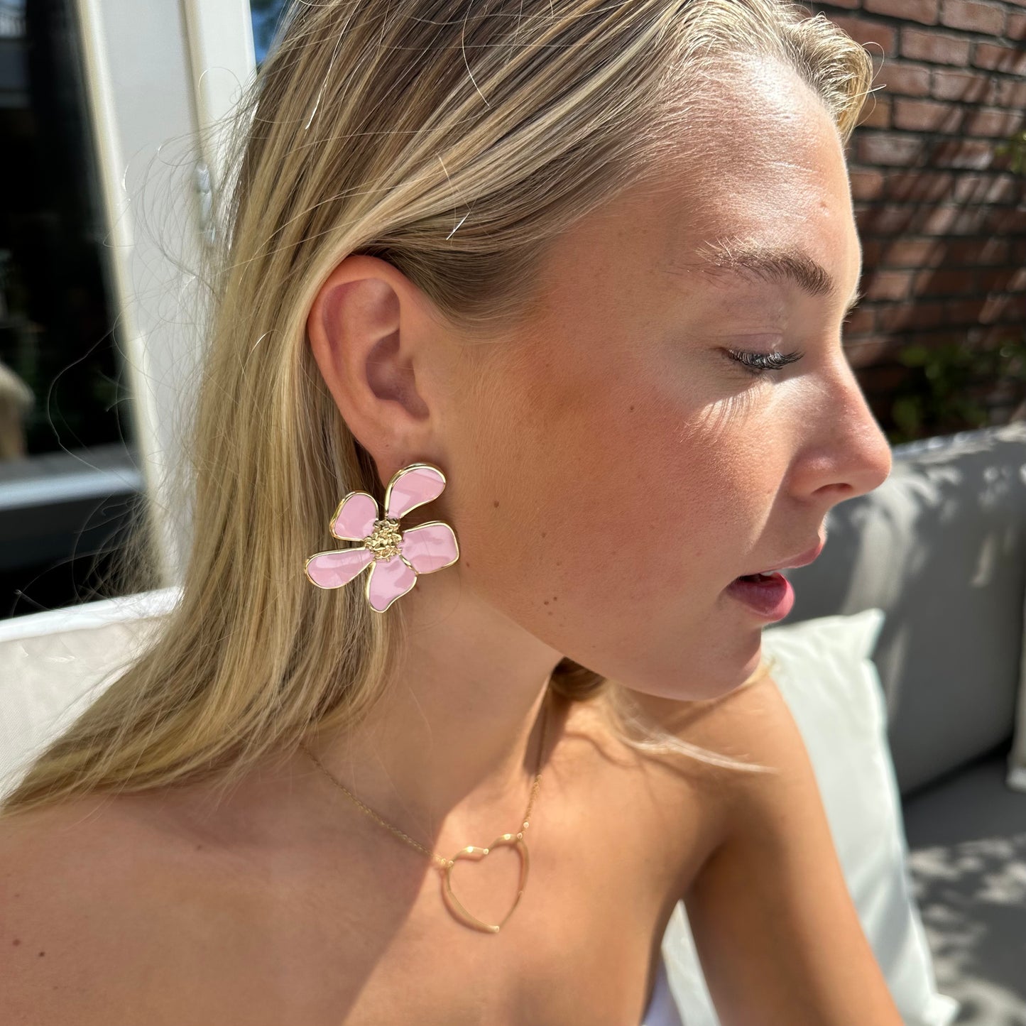 FLOWER ROZE OORBELLEN