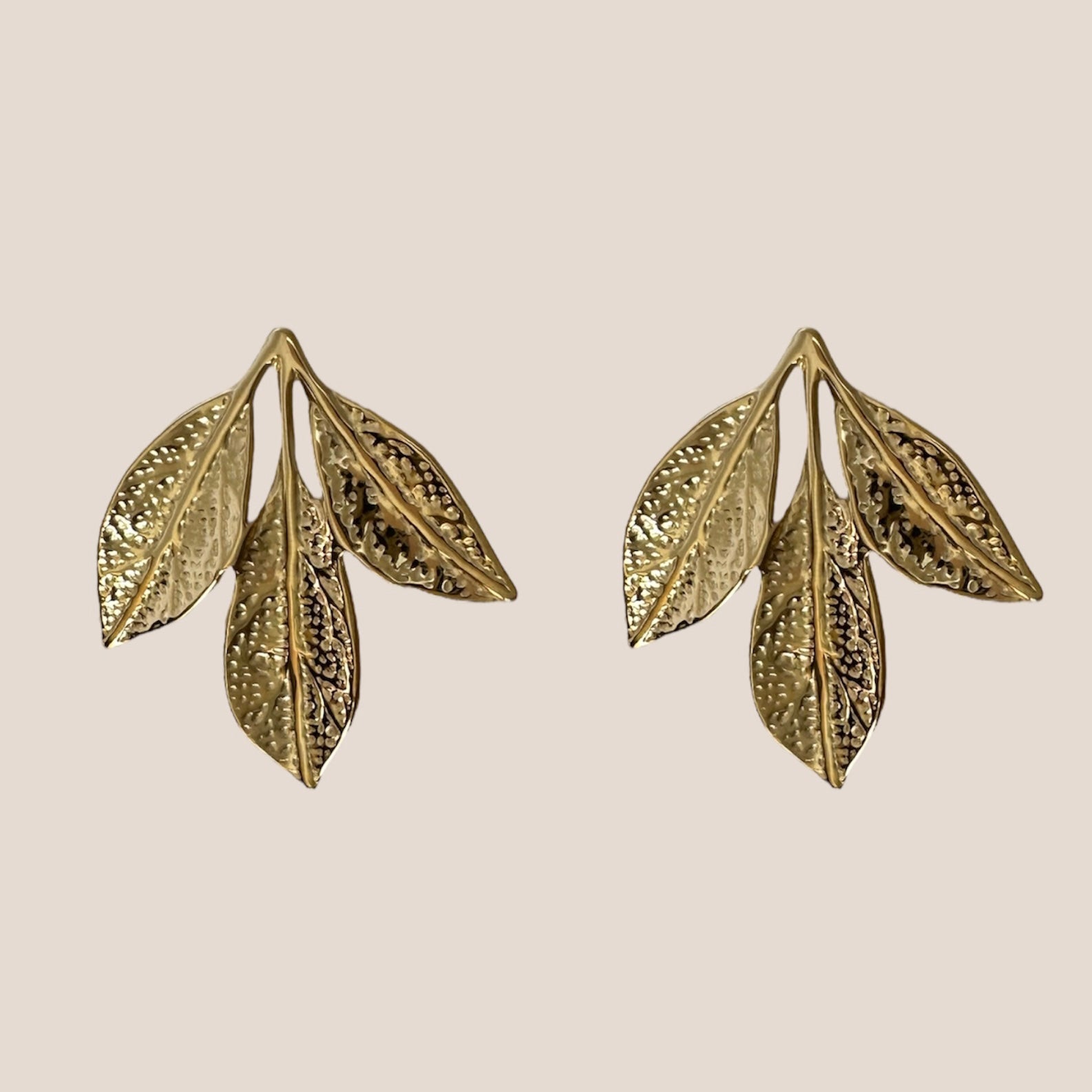 NATURE'S ELEGANCE GOUD BLAD OORBELLEN