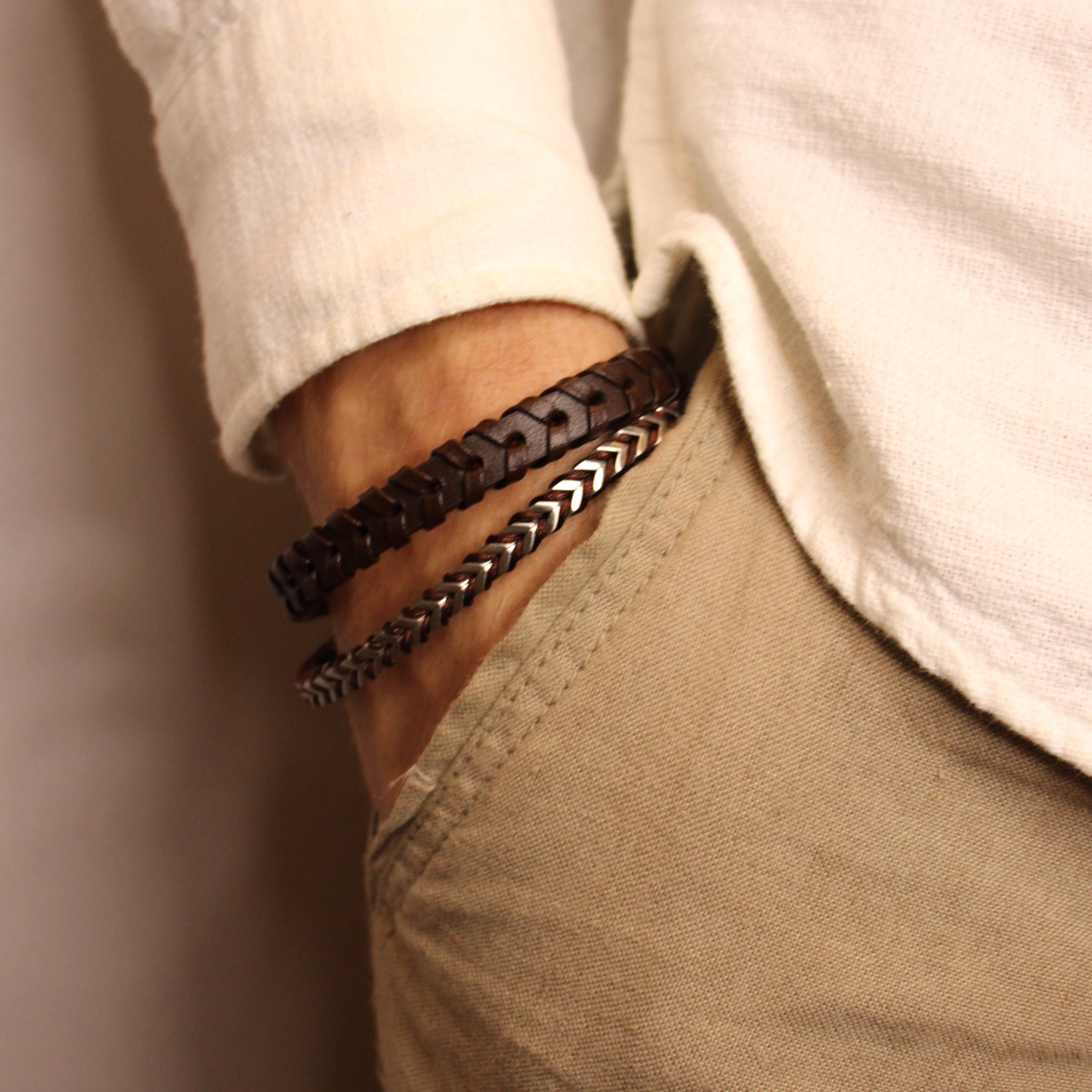 MAJESTIC BRAIDED LEATHER BRUIN MANNENARMBAND