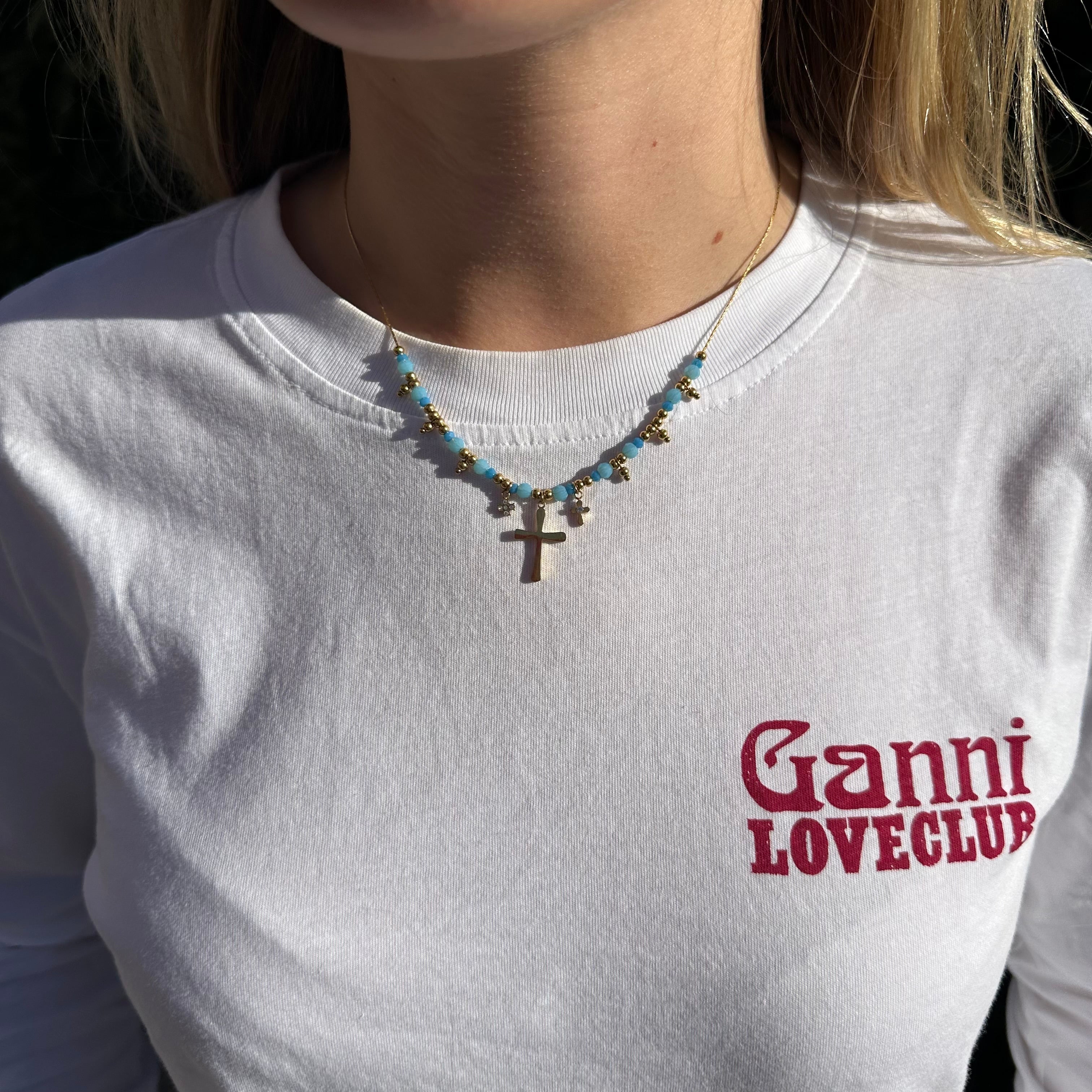 LITTLE CROSS WITH BEADS BLAUW KETTING