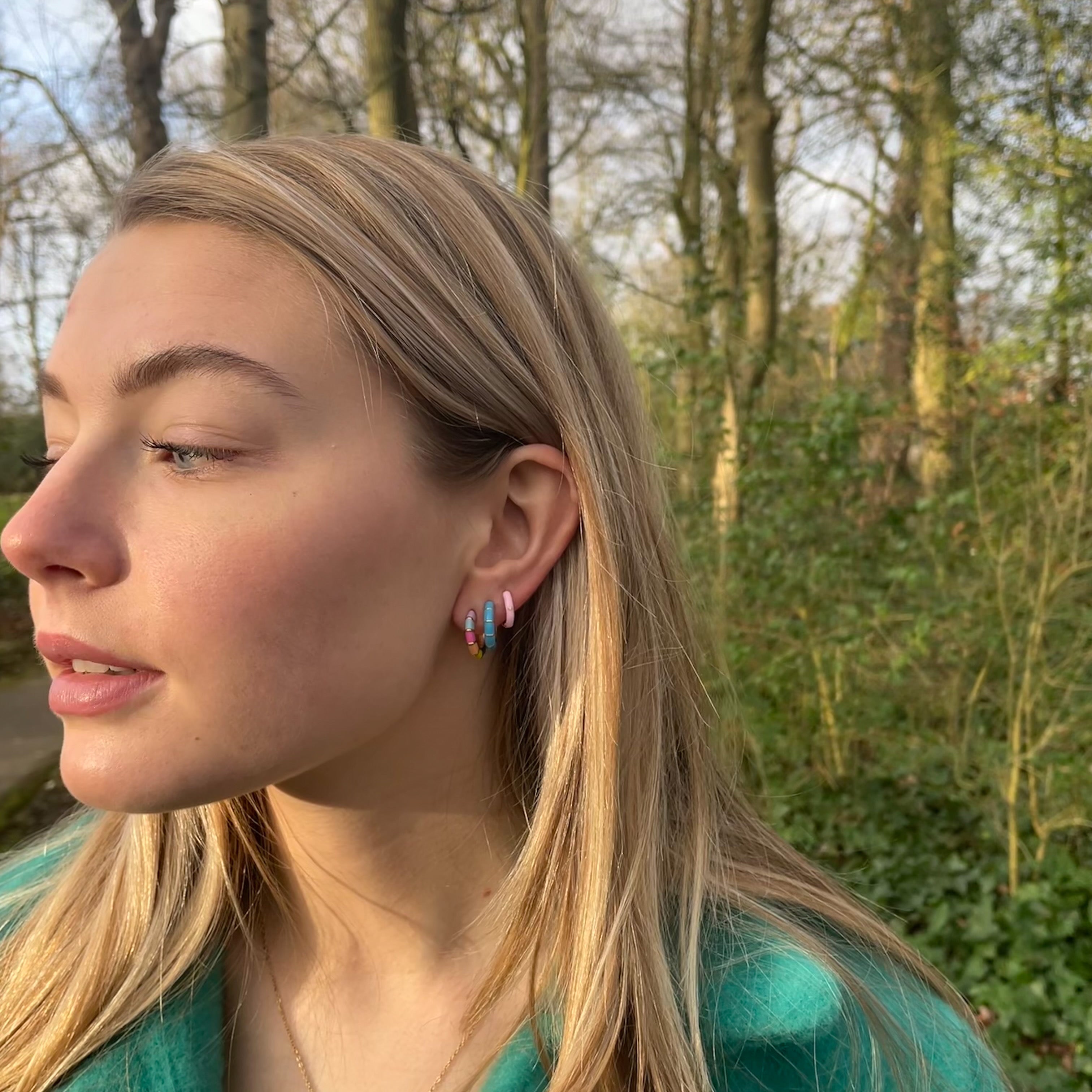 ENAMEL MONOCHROME LICHT ROZE OORBEL